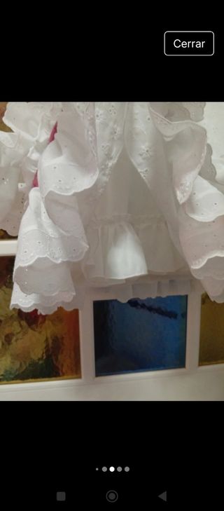 Bata flamenca blanca con volantes