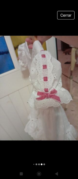 Bata flamenca blanca con volantes