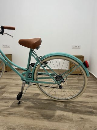 Bicicleta de paseo vintage color turquesa