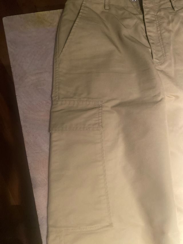 Pantalón cargo beige