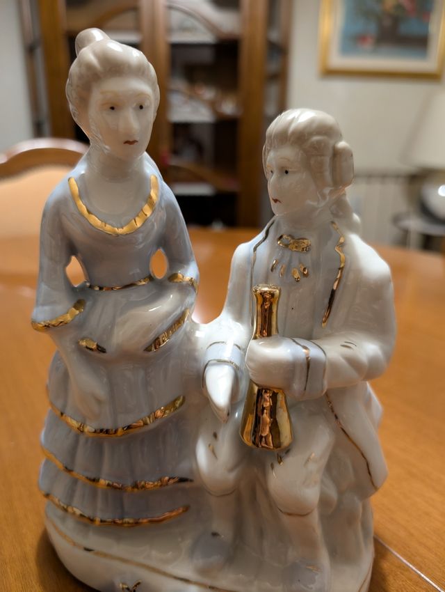 Statuina ceramica coppia dami oro