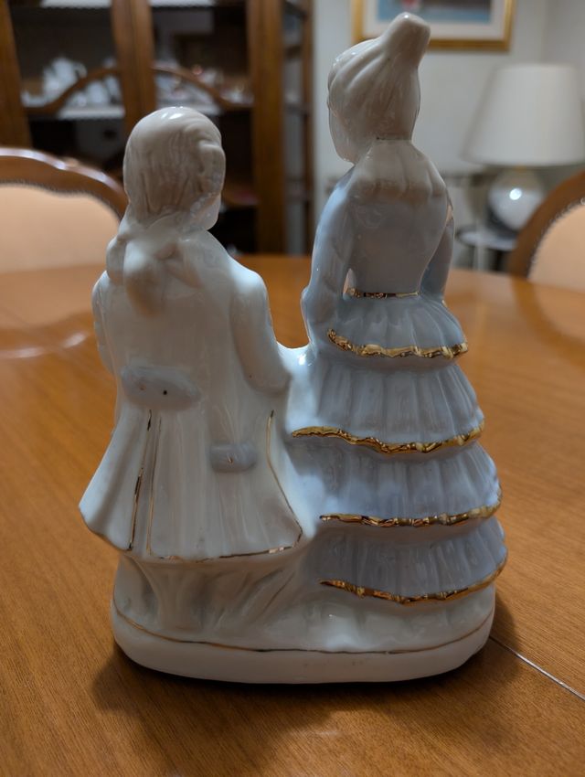 Statuina ceramica coppia dami oro