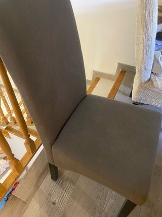 se vende mesa extensible y 4 sillasde comedor gris