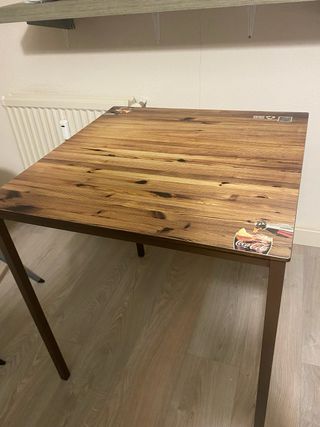 Mesa de terraza metal estilo madera
