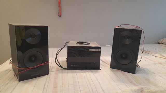 Radio y reproductor de CD marca Samsung