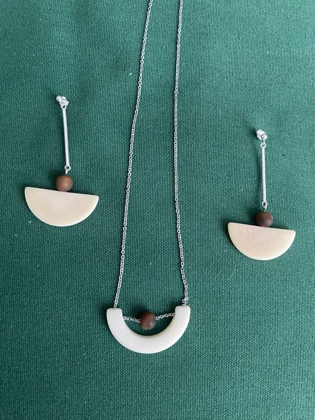 Collar y pendientes marfil vegetal 