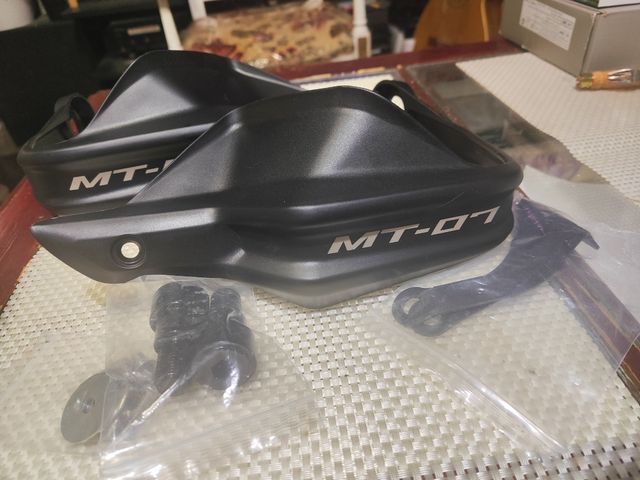 Guardamanos Yamaha MT-07