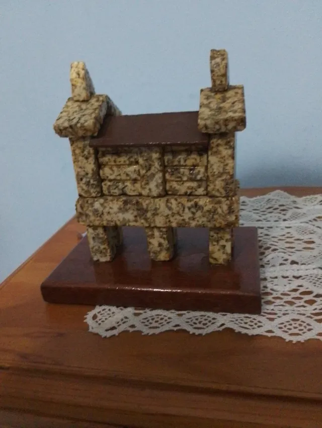 Hórreo de cartón piedra