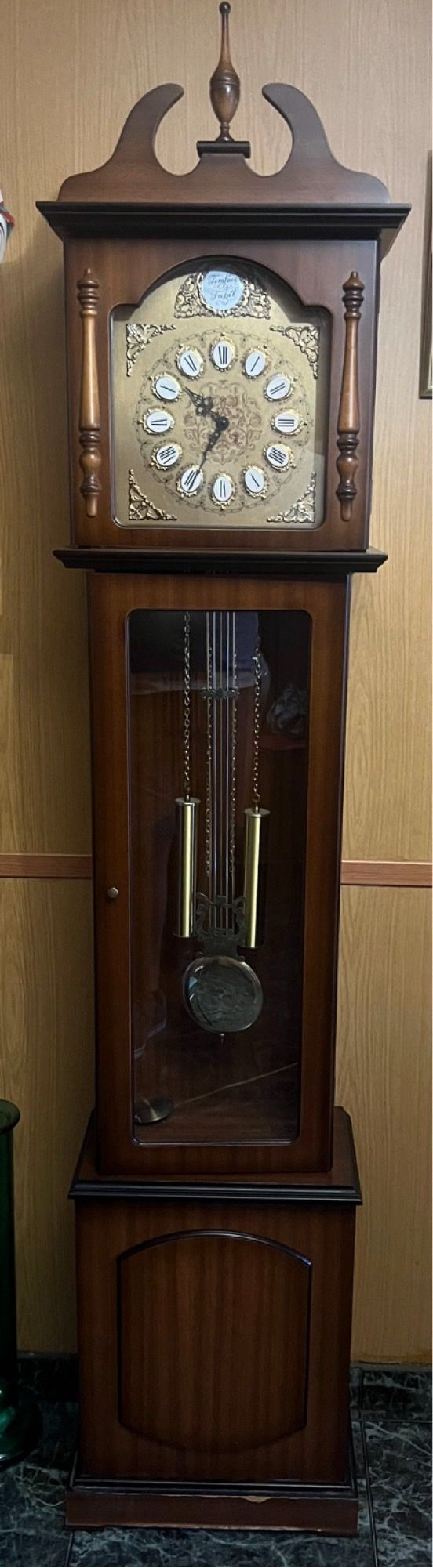 Reloj de pie de madera