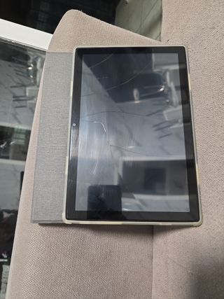Tablet con tastiera nera e grigia