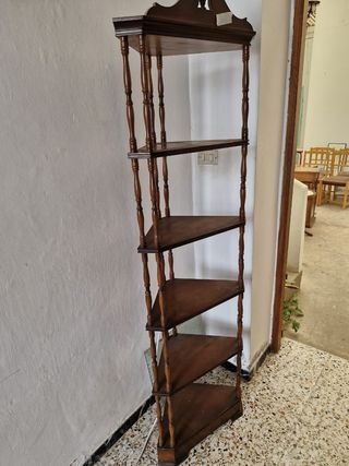 Estantería de esquina de madera