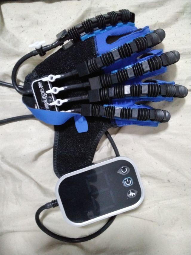 Guanti di riabilitazione per la funzione manuale