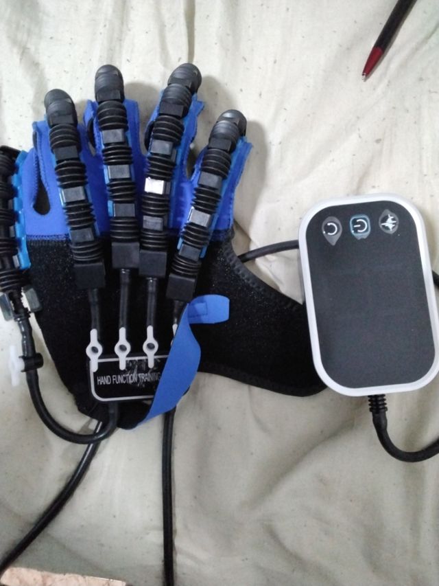 Guanti di riabilitazione per la funzione manuale