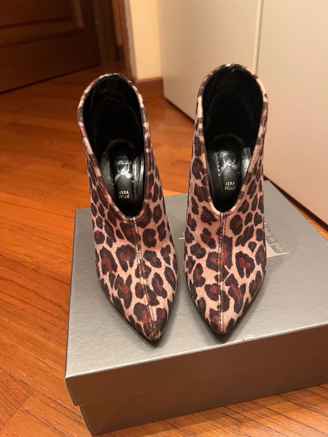 Scarpe con tacco Claire Milano leopardati Tg 35