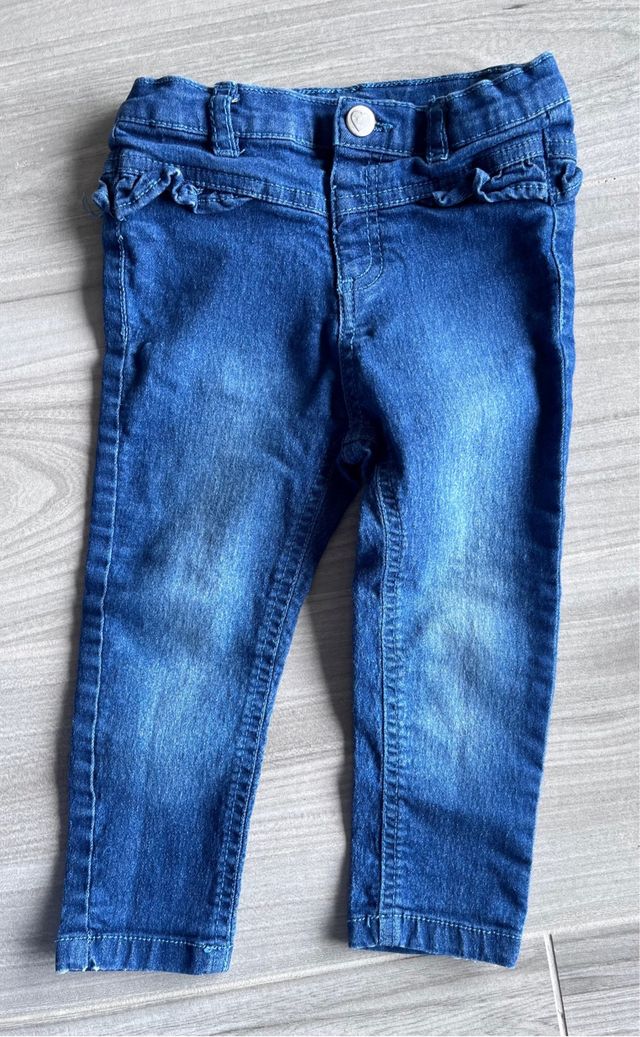 Pantalón vaquero elástico, marca Prènatal.