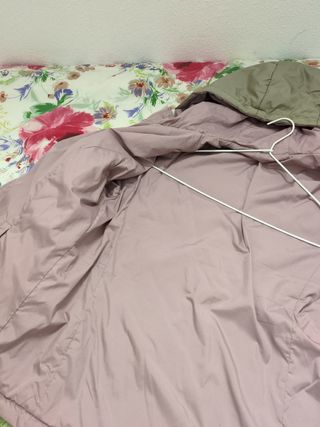 Anorak beige con capucha