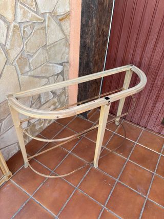 Recibidor de madera y cristal