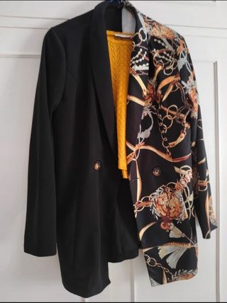 Blazer bicolor negro y estampado