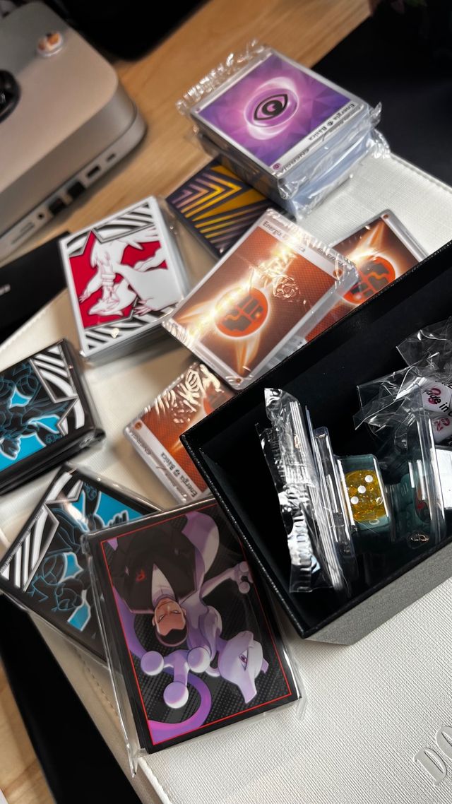 Fundas, separadores, dados y energías + cartas