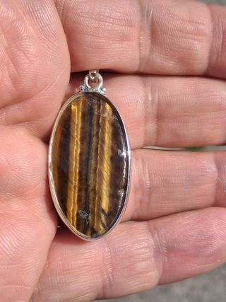 Colgante de Ojo de Tigre en Plata de Ley