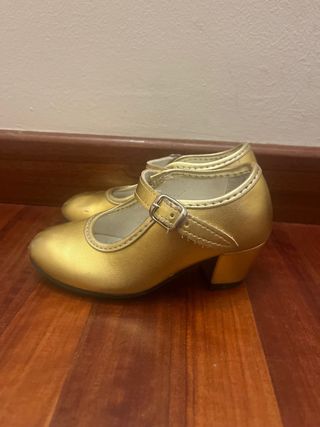 Tacones / zapatos flamenca dorados niña.Nº26