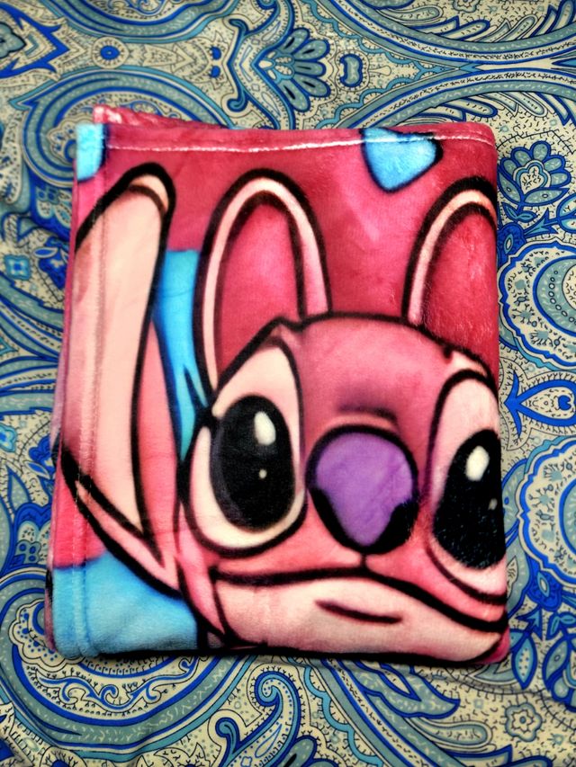 Manta suave de Stitch con diseño de corazones
