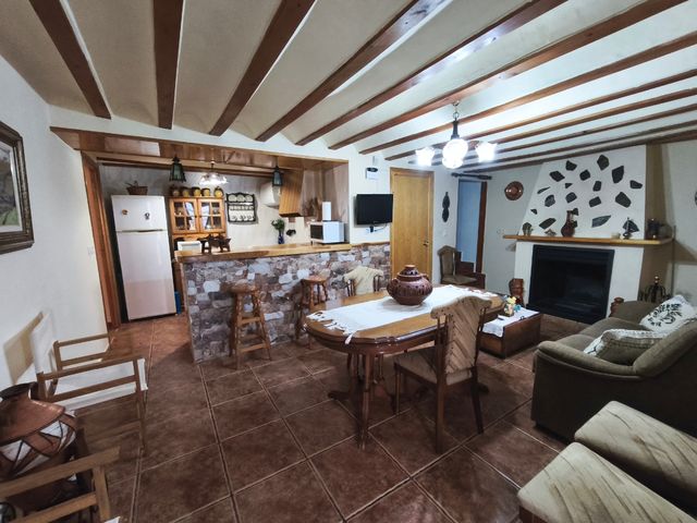 Casa rústica con garage (Precio a negociar) 