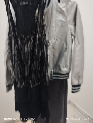 Lote 2 vestidos fiesta plateados y chaqueta patria