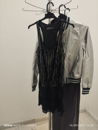 Lote 2 vestidos fiesta plateados y chaqueta patria