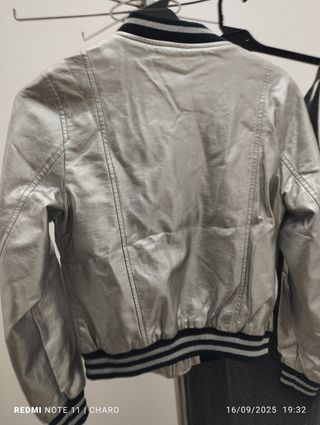 Lote 2 vestidos fiesta plateados y chaqueta patria