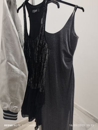 Lote 2 vestidos fiesta plateados y chaqueta patria