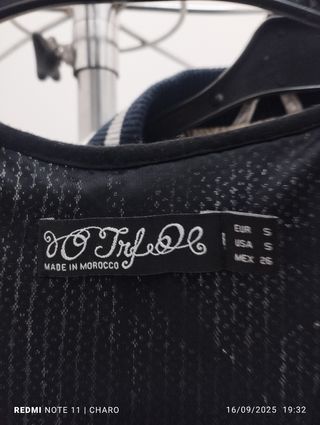 Lote 2 vestidos fiesta plateados y chaqueta patria