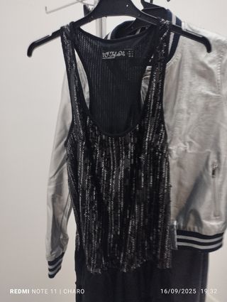 Lote 2 vestidos fiesta plateados y chaqueta patria