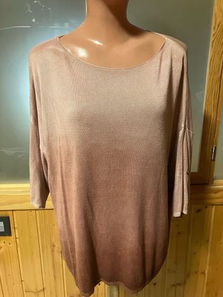 Conjunto beige y marrón