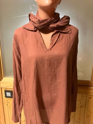 Conjunto beige y marrón