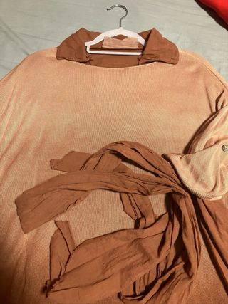Conjunto beige y marrón
