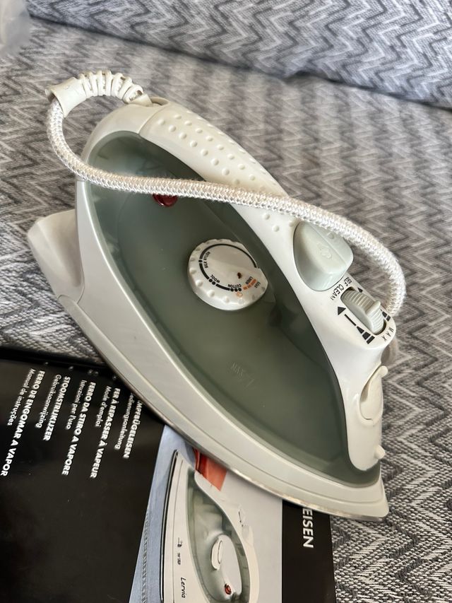 Ferro de engomar Lervia 1200W