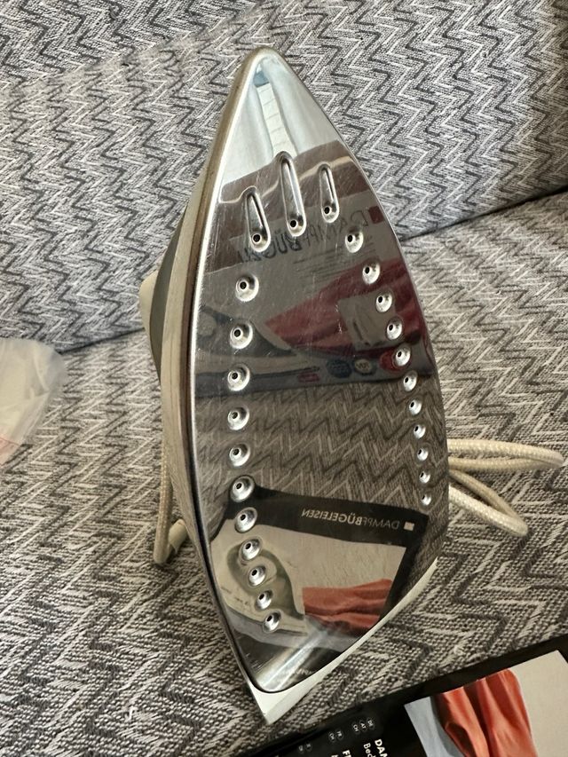 Ferro de engomar Lervia 1200W