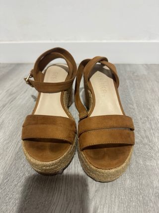 Sandalias Bershka Marrones