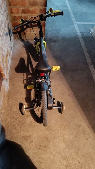 Bicicleta infantil Btwin con ruedines