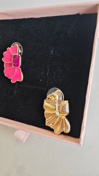 Pendientes flor fucsia y dorados