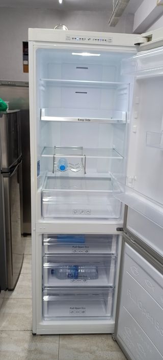 NEVERA COMBI SAMSUNG NO FROST ENERGÍA A+