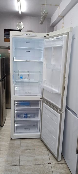 NEVERA COMBI SAMSUNG NO FROST ENERGÍA A+