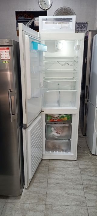NEVERA COMBI ZANUSSI NO FROST ENERGÍA A+