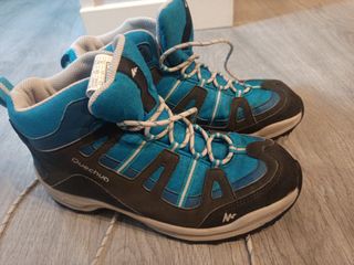 Zapatillas de montaña Quechua azules y negras
