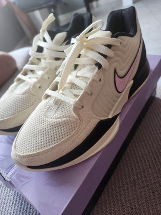 Zapatillas Nike JA 2 Beige y Rosa