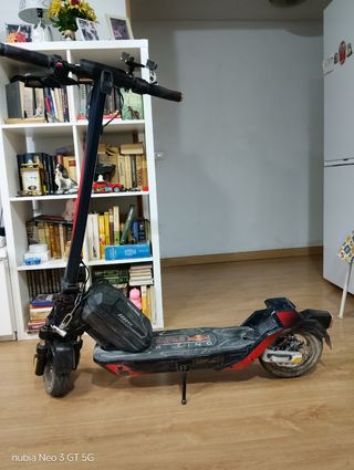 Patinete Eléctrico Red Bull Racing