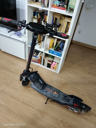 Patinete Eléctrico Red Bull Racing