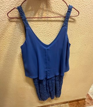 Vestido azul de fiesta con encaje
