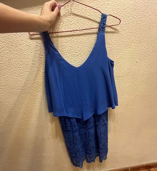 Vestido azul de fiesta con encaje